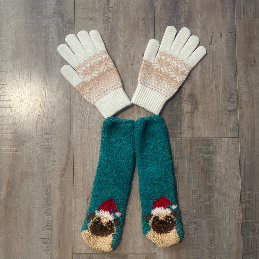 NWOT- Fuzzy, cozy Pug Christmas Socks and gloves.